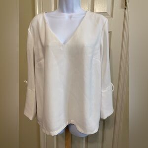 H&M - Woman’s v-neck cream color crepe fabric 3/4 bell sleeves, Size: 10